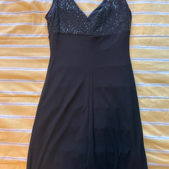Black formal dress - Picture 2 of 3